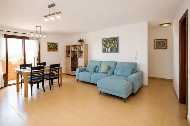 Piso con balcon y plaza de parking en Muro - foto 3
