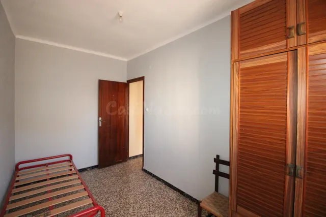 Oportunidad en San Antón: piso de 2 dormitorios para reforma - foto 4