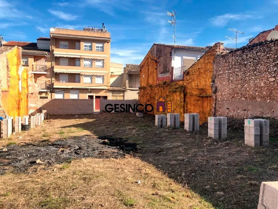 SOLAR EDIFICABLE MUY BIEN SITUADO