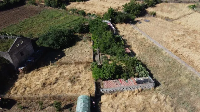 SE Vende Terreno Rustico con casitita Las Lagunetas - foto 2
