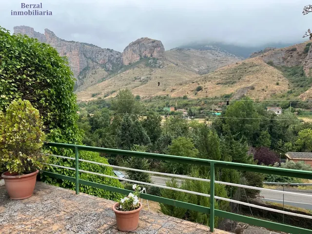 Casa en parcela de casi cuatro mil metros, con piscina, jardin, maravillosas vistas. — 4
