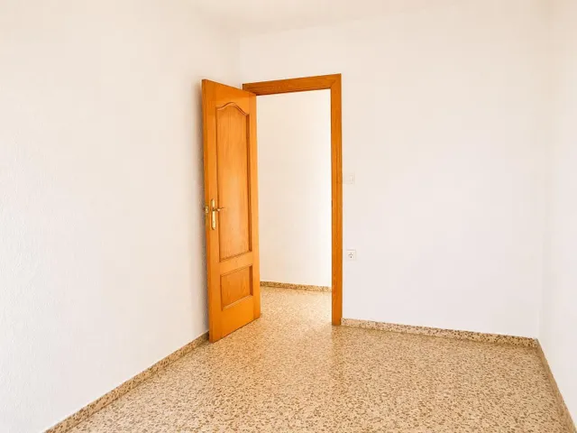 Piso en Armila junto parada de metro todo exterior. — 29
