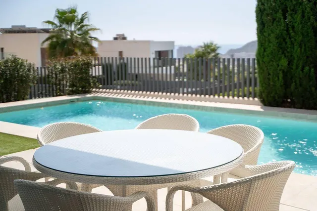 EXCLUSIVA VILLA PARA LARGA TEMPORADA DESDE SEPTIEMBRE - foto 2