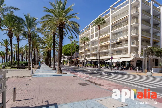 Apartamento en Paseo Miramar con Terraza esquinera y Plaza de Parking. — 30