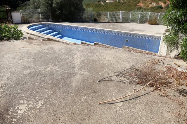 MASIA VALLADA CON PISCINA, ZONA PARA CABALLOS Y MAS DE 2 HECTAREAS DE TERRENO — 6