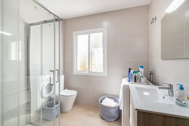 Chalet independiente con piscina y pista de tenis en Alfacar — 18