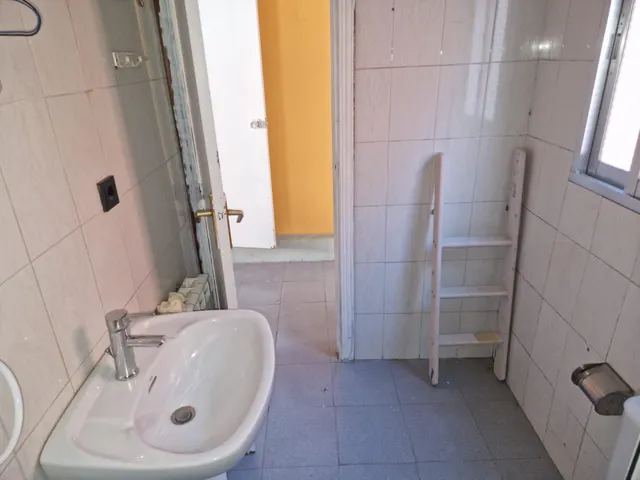 AOC VENDE EN EL CENTRO DE MOSTOLES, CASA EN PRIMERA PLANTA PARA REFORMAR CON GRAN POTENCIAL. — 25