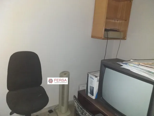 SE VENDEN TRES LOCALES COMERCIALES EN PLENO CENTRO. — 34