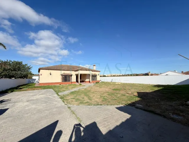 Grandioso chalet rústico en venta con división horizontal en parcela de 1.000 m2 — 2