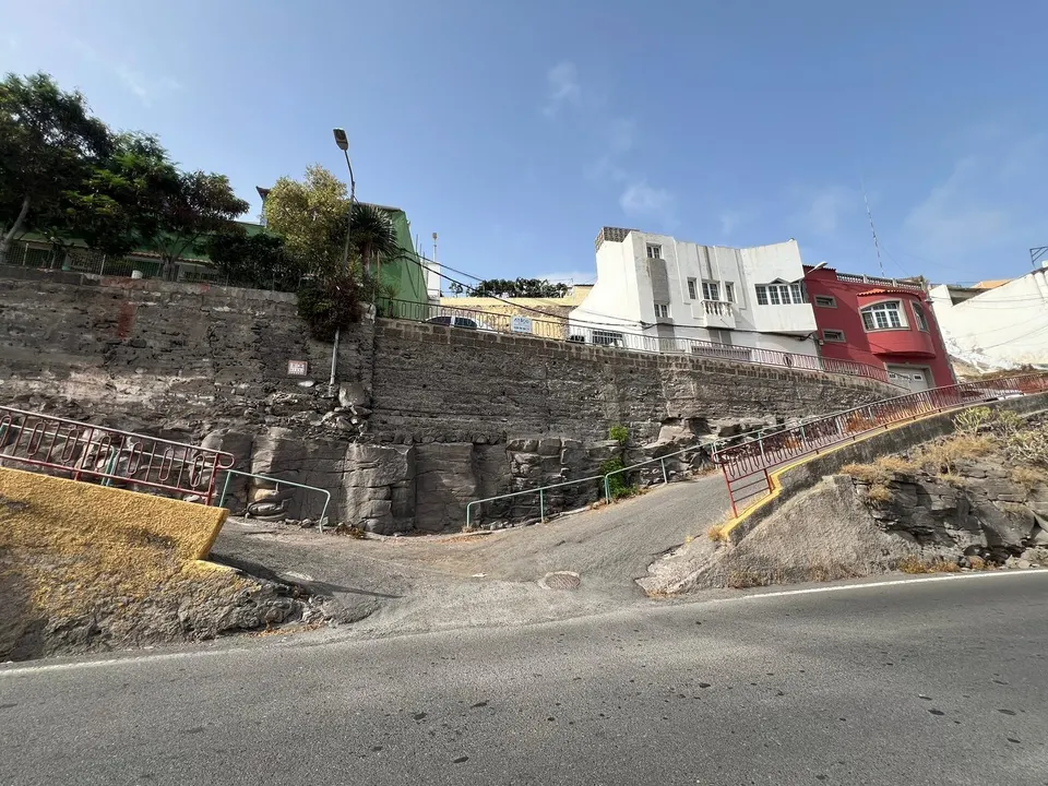 Solar de 100 m2, en Caserones, Telde.