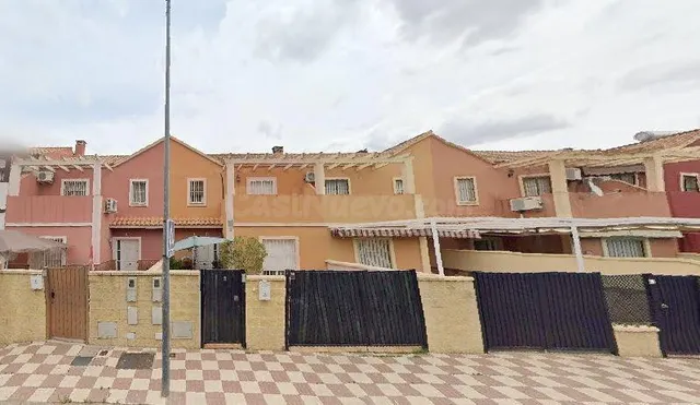 SE VENDE piso OKUPA en AVENIDA ALBUR 17 Alcalá del Río (Sevi