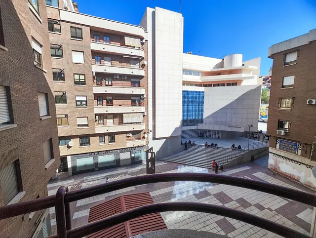 Piso Zona Plaza Mariana Pineda. — 3