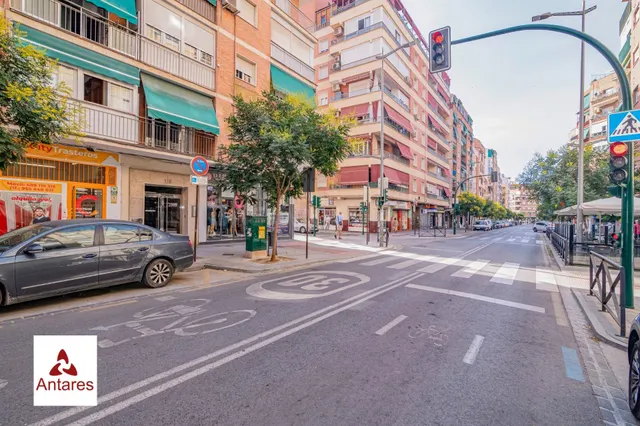 Atico muy amplio con gran terraza en Arabial — 44