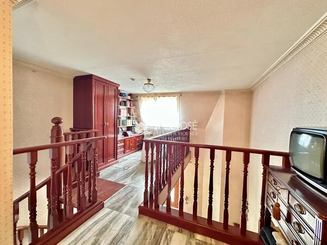 SE VENDE CASA CON PISCINA EN GLORIETA DE NOVELDA. — 17
