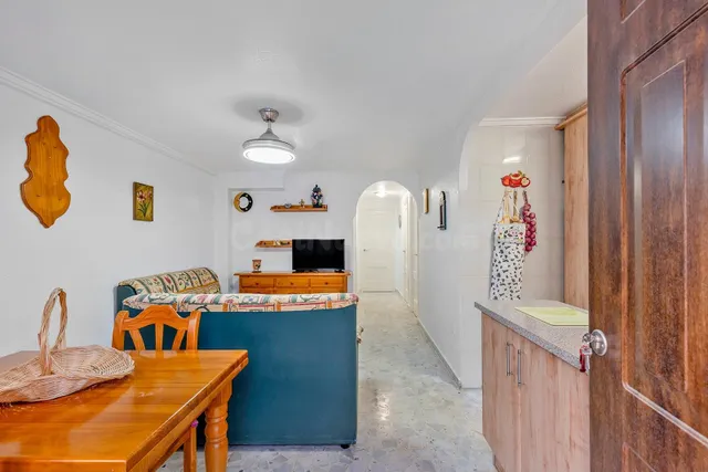 Planta baja de tres dormitorios con gran patio a 150 metros  - foto 4