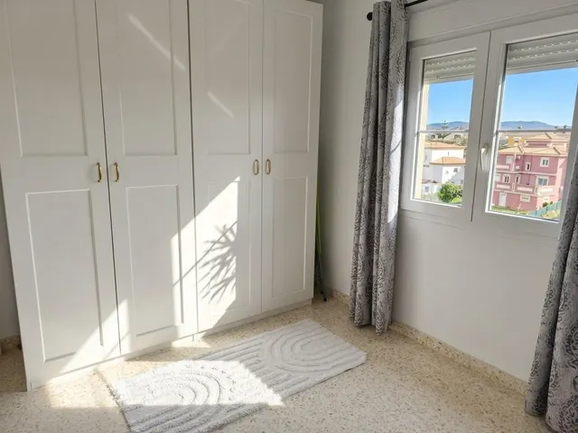 Casa pareada con piscina privada en zona tranquila — 21