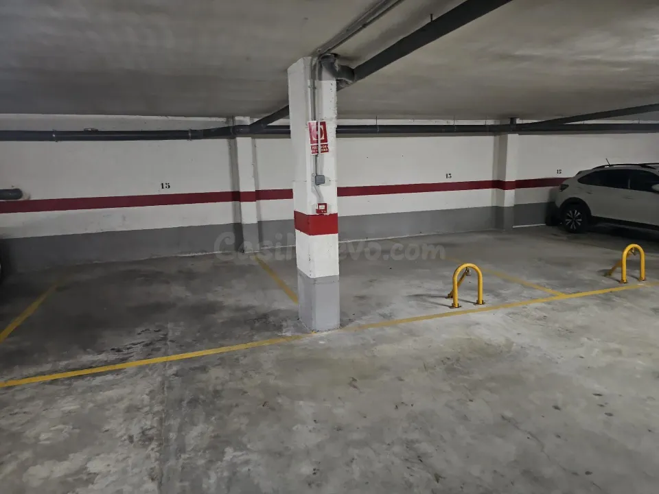 Amplia plaza de garaje en avenida de las Americas