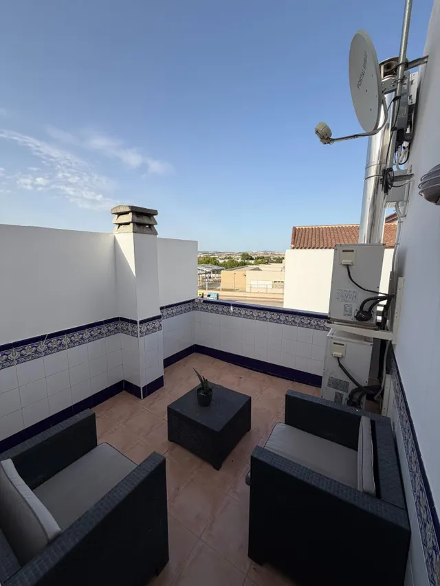 Dúplex familiar con 20 placas solares — 43