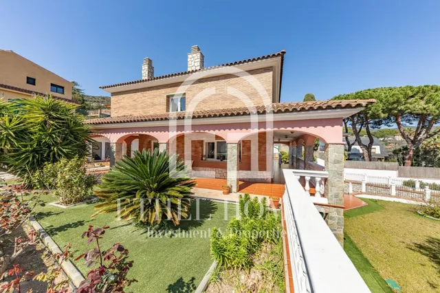 Espectacular Casa en Mas Ram, Badalona: Lujo y Tranquilidad 