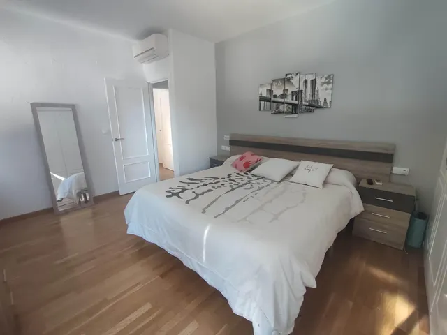 EXCELENTE UNIFAMILIAR CON VAROS AMBIENTES PARA LA FAMILIA — 17