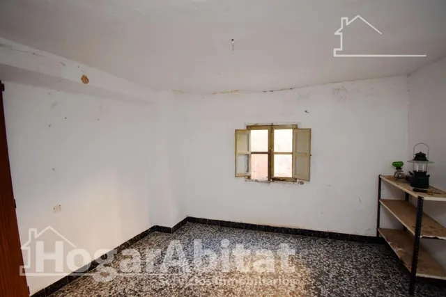 ¡GRAN OPORTUNIDAD! DOS CASAS CON TERRAZA Y BALCÓN — 28