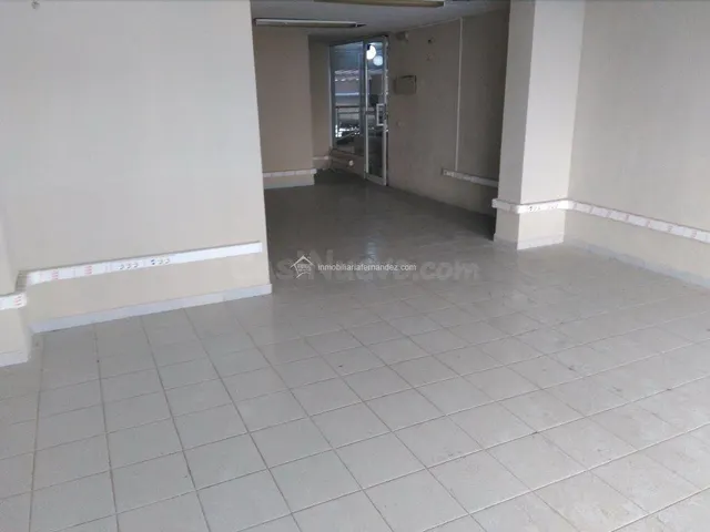 Se vende local comercial en el Descubrimiento