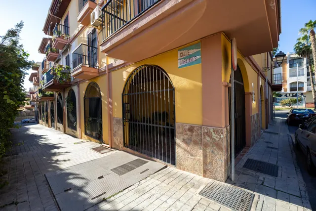 Local Comercial Avenida Enrique Martín Cuevas No.6 L8 — 30