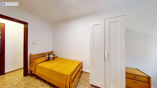 Piso totalmente exterior de 4 habitaciones con ascensor en  Ayora – Blasco Ibáñez — 23