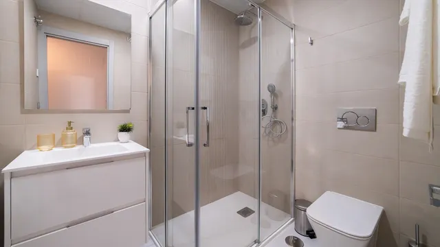 Amplio Apartamento de 3 Dormitorios junto a Las Rejas Golf — 11