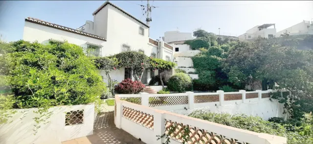 ESPLENDIDA CASA ANTIGUA, EN LA PLAYA DEBAJO DEL CASTILLO DE  - foto 3