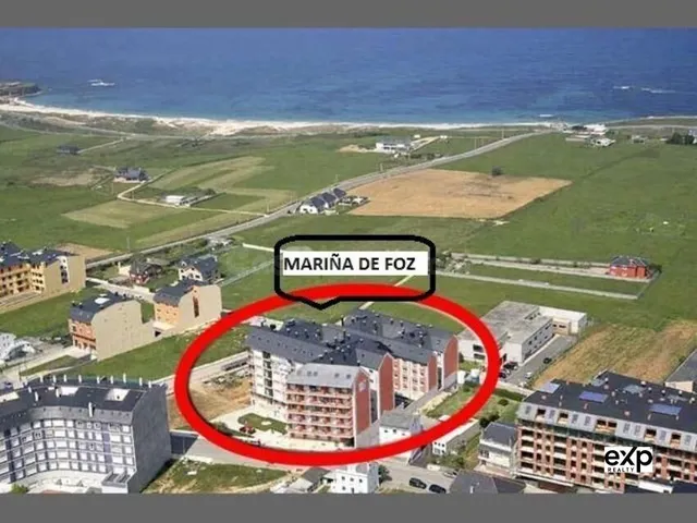 Amplio apartamento con balcón, piscina, garaje y vistas al m - foto 2
