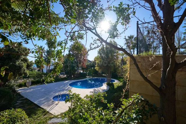 Villa con vista panorámica y suelo edificable en Sitges, Can - foto 4