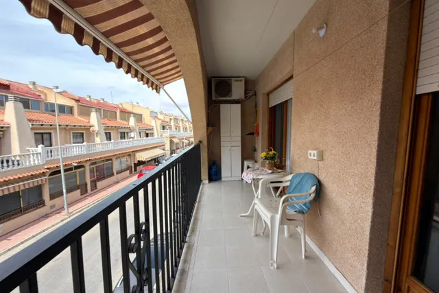 Estupendo apartamento con amplia terraza y piscina comunitaria, idoneo como vacacional, rodeado de todos los servicios — 10