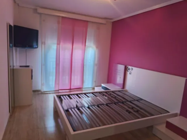 Se vende piso para entrar a vivir a 20 minutos de Alicante, con todos los servicios a mano, ascensor, plaza de garaje y trastero — 25