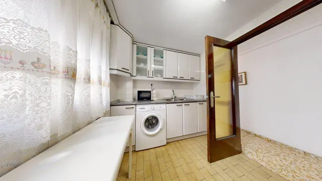 Piso de 72m2 útiles. Distribuido en tres dormitorios, salón, cocina, baño, despensa y amplio balcón — 11