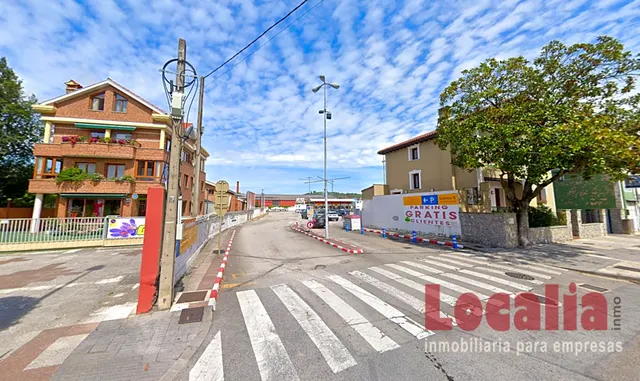 ¡Futuro exitoso! Local Comercial en Torrelavega. - foto 4