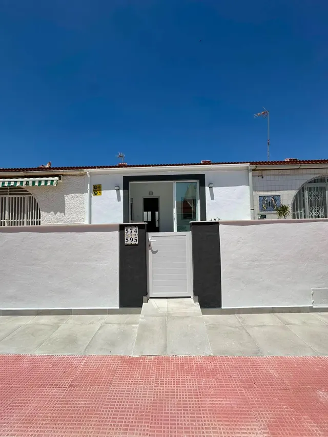 BUNGALOW ADOSADO DE 2 DORMITORIOS EN LA SIESTA (TORREVIEJA) — 26