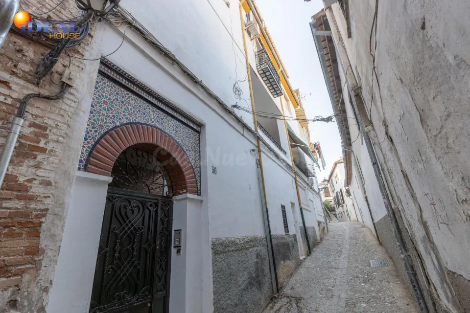 Edificio en venta completo junto a Gran Vía- Bajo Albaicín