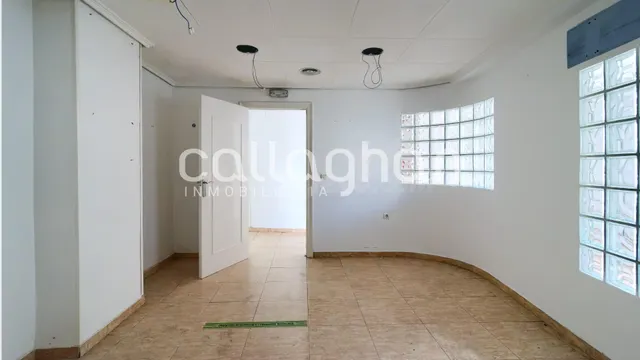 Edificio de tres alturas en Requena - foto 3