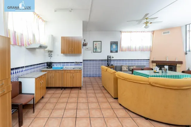 Amplio Chalet con piscina, pista deportiva y vistas en Ogíjares. — 24
