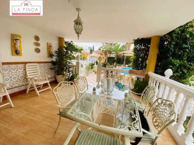 Gran Casa Independiente con piscina y zonas ajardinadas. — 3