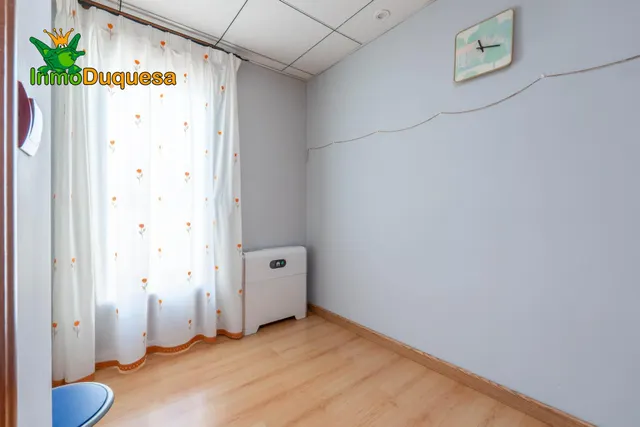 CHALET dividido en dos viviendas con piscina y zona ajardinadas. — 40