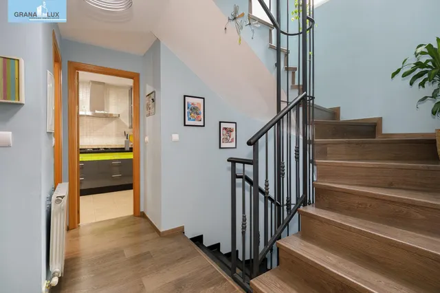 ¡Tu nuevo hogar te espera en Churriana de la Vega! Casa adosada con patio, garaje y futura parada de metro a pocos pasos. — 9
