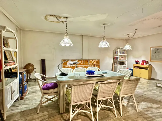 SE VENDE CASA CON PISCINA EN GLORIETA DE NOVELDA. — 46