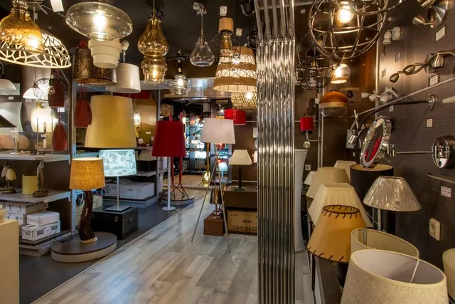 SE VENDE TIENDA DE iluminación EN PLENO RENDIMIENTO POR JUBILACION — 8