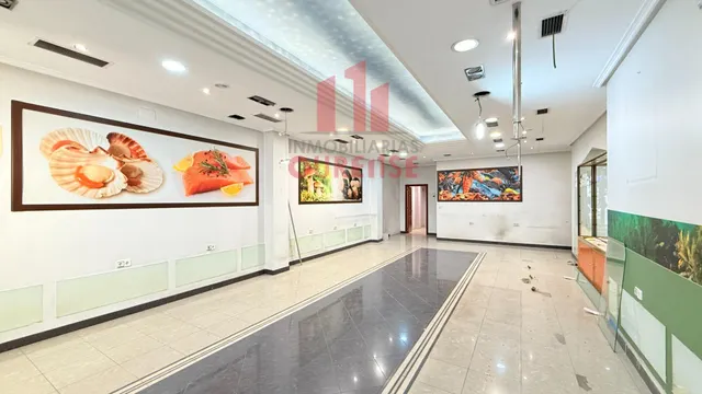AMPLIO LOCAL COMERCIAL EN PLENO CENTRO DE OURENSE — 4