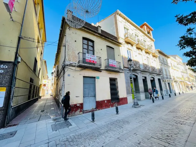 Gran casa para reformar o tirar en pleno centro del pueblo — 9