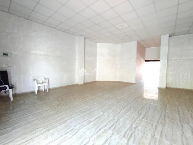 SE VENDE O ALQUILA CON OPCIÓN COMPRA LOCAL COMERCIAL CON AMPLIA TERRAZA EN ASPE. — 9