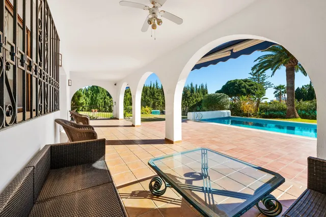 Chalet 5 habitaciones 337m² en venta - Costa Del Sol - foto 4