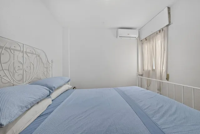 APARTAMENTOS SOLEADOS JUNTO A LA PLAYA — 24